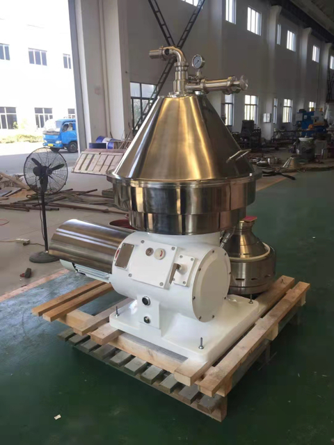 Centrifugal separation machine for milk and whey protein separation