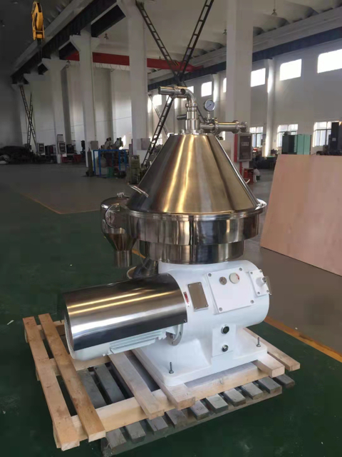 Centrifugal machine for Treatment of fuel and lube