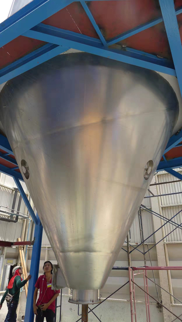 Chinese medicine extractum centrifugal spray drying machine